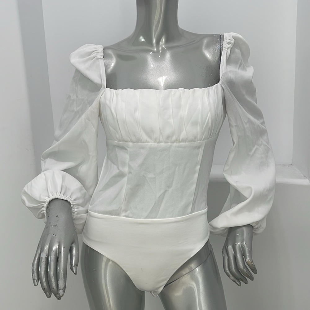 Princess Polly Off The Shoulder Balloon Long Sleeve White  Bodysuit Size 6, NWOT